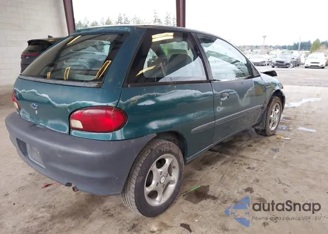 1998 Chevrolet Metro z USA, uszkodzony, nr VIN 2C1MR2267W6714161